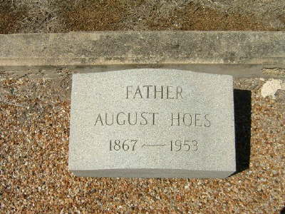 Hoes, August 