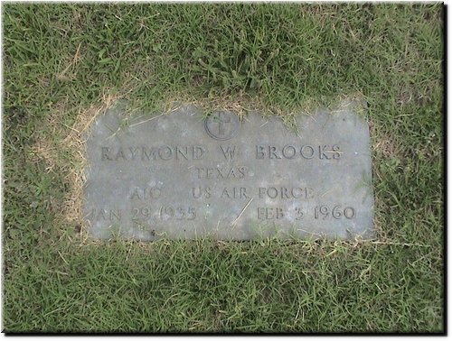 Brooks, Raymond (military marker).JPG