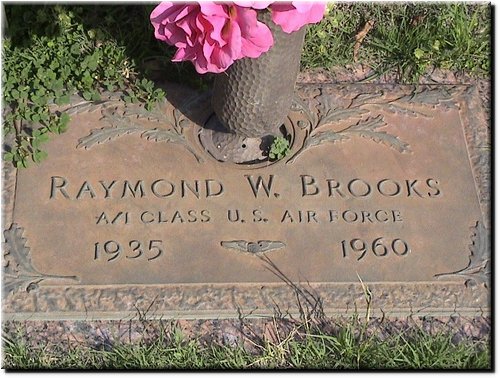 Brooks, Raymond W (military marker).JPG