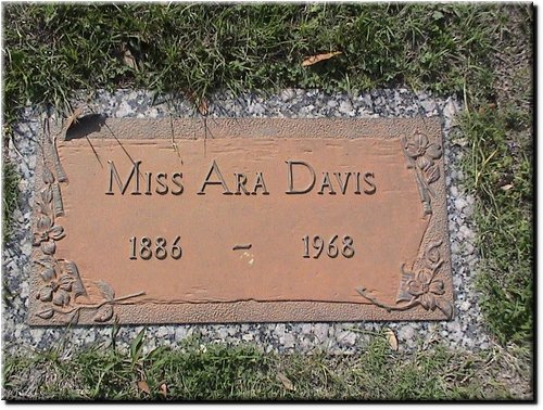 Davis, Ara.JPG