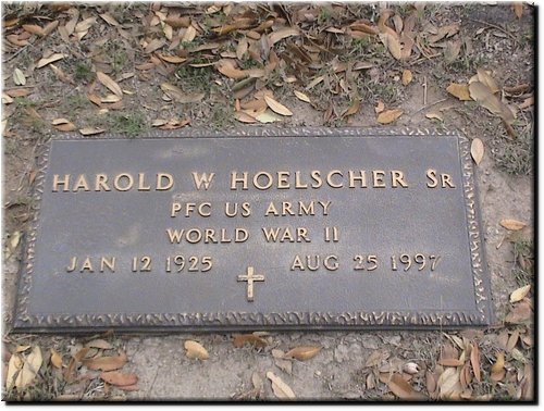 Hoelscher, Harold Sr (military marker).JPG