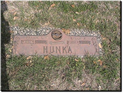 Hunka, Frank L and Lydia A.JPG