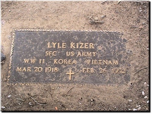 Kizer, Lyle (military marker).JPG