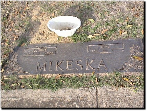 Mikeska, Albert and Ruth.JPG