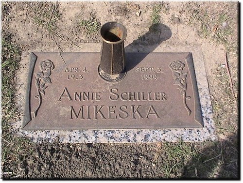 Mikeska, Annie Schiller.JPG