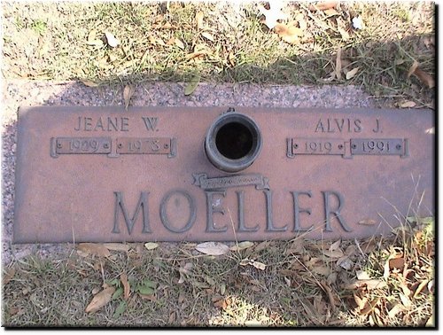 Moeller, Jeane and Alvis.JPG