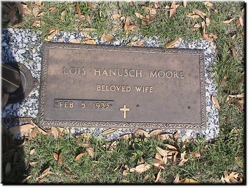 Moore, Lois Hanusch.JPG