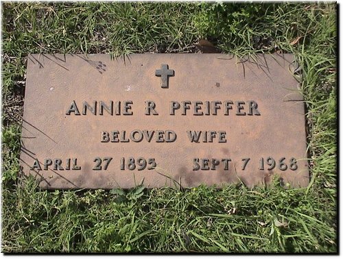 Pfeiffer, Annie.JPG