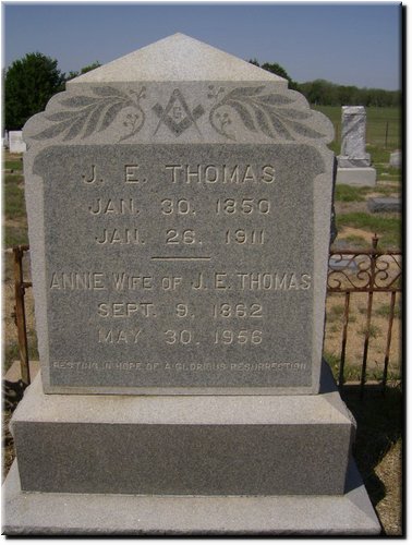 Thomas, J E and Annie.JPG