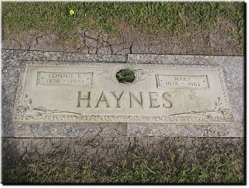 Haynes, Lonnie E and Mary.JPG