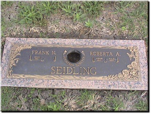 Seidling, Frank N and Roberta A.JPG