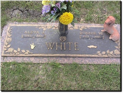 White, Aleta J and Ronnie W.JPG